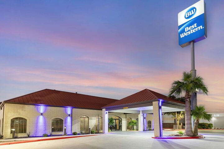 Hotel 2 of 34