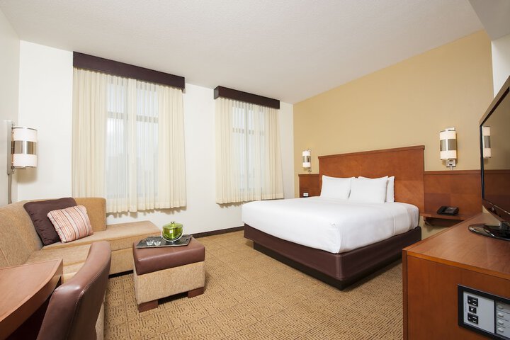 Hyatt Place Des Moines / Downtown