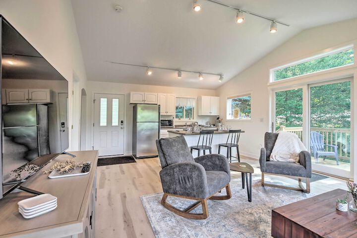 Airy & Bright Hideaway Near Smugglers Notch!