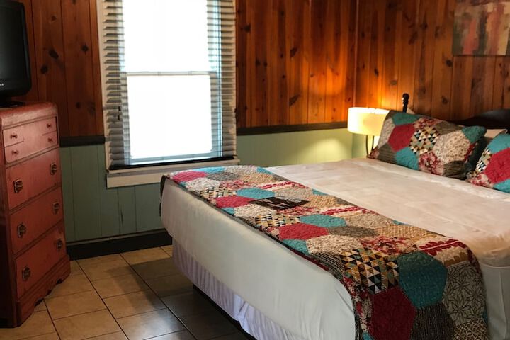 The Riverside Lodge at Chimney Rock