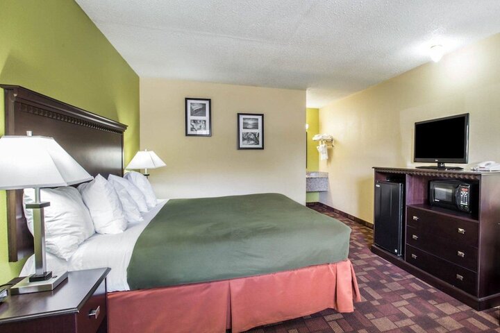 Room 15 of 24