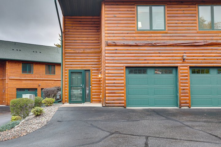 Lake Minocqua Condo w / Shared Fire Pit!
