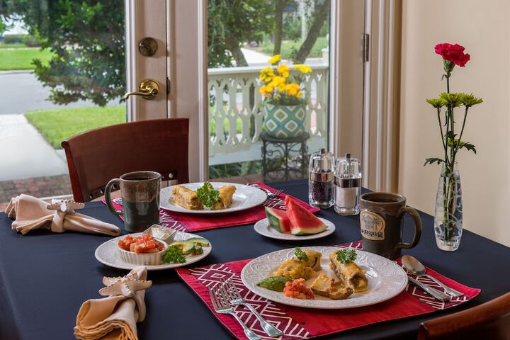 Dining 24 of 37