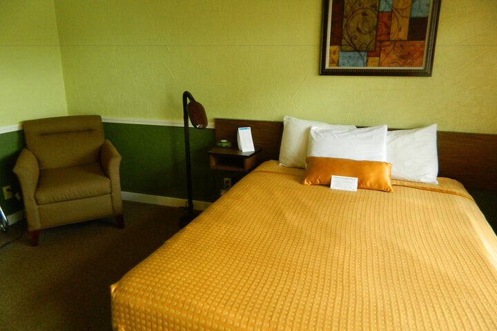 Room 27 of 89