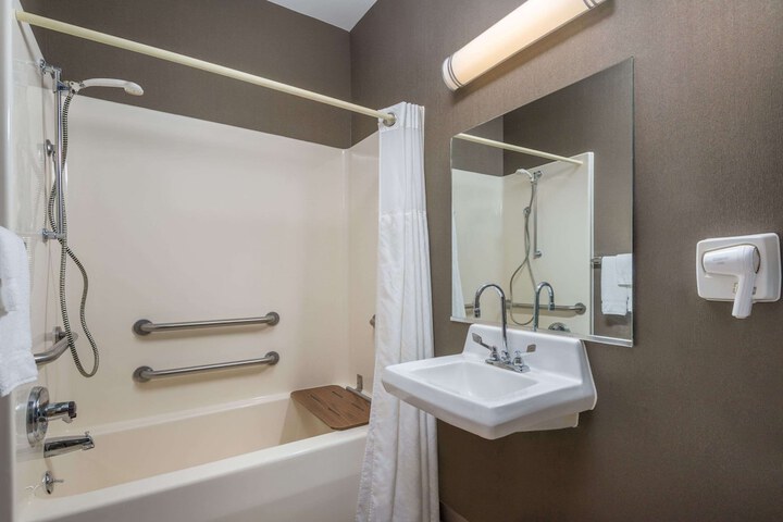 Room 15 of 25