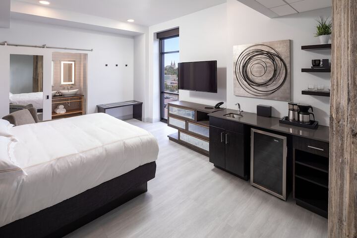 Room 17 of 80