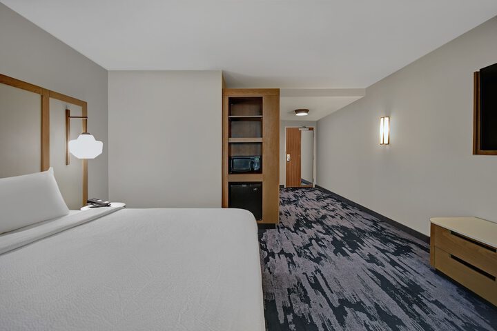 Room 14 of 37
