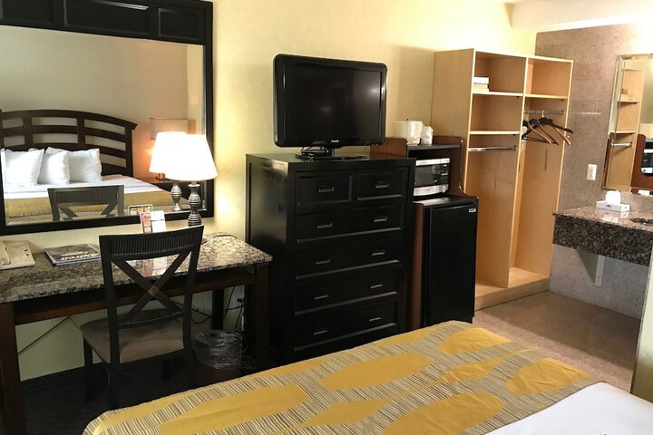 Room 28 of 35