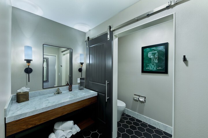 Room 8 of 44