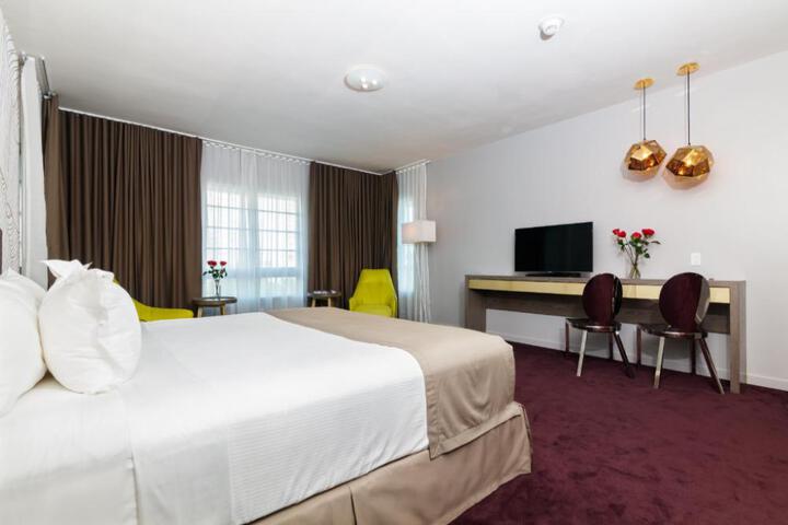 L Hotel
