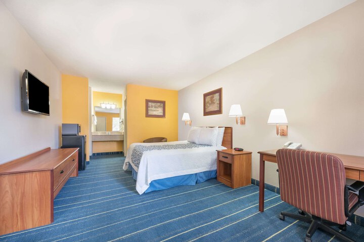 Room 8 of 13