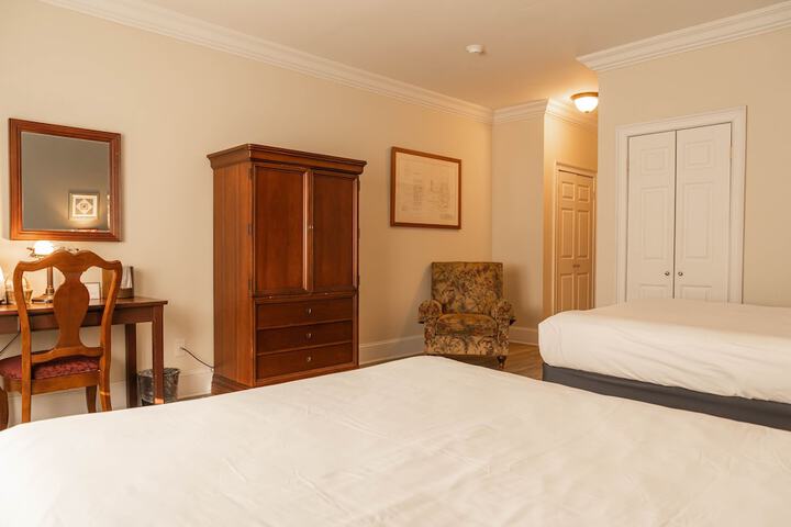 Room 53 of 77