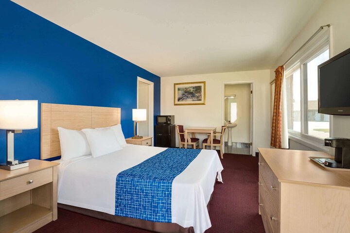 Room 32 of 38