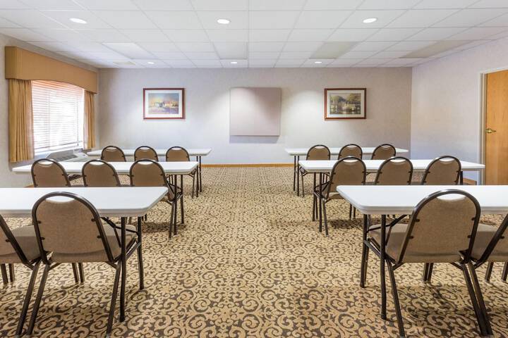 Wingate by Wyndham - Joliet