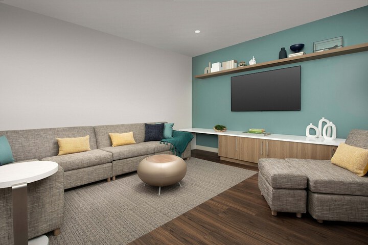 Room 53 of 66