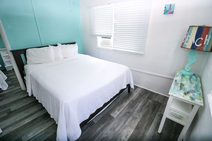 Room 128 of 198