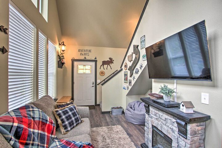 Cozy Cabin - 5 Miles to Mt. Rainier National Park!