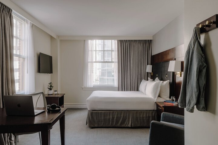 Room 30 of 48