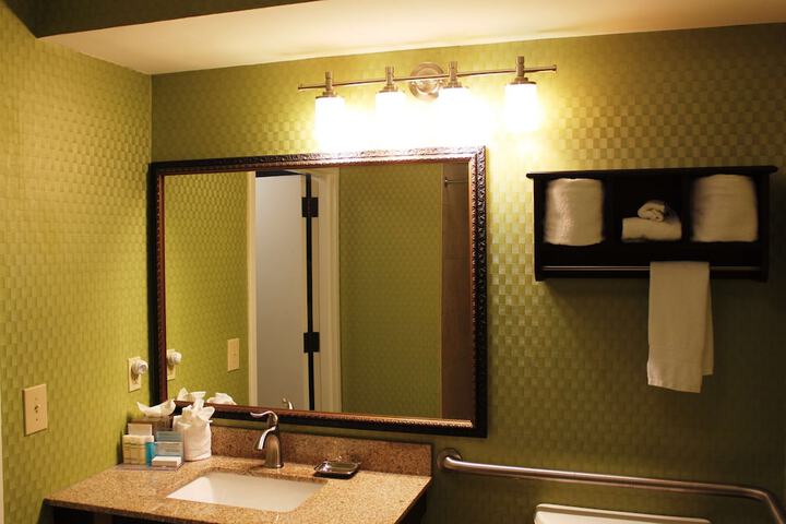 Room 12 of 36