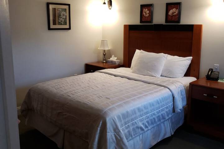 Crescent Suites Hotel