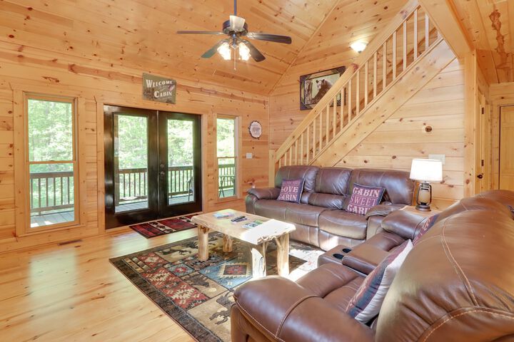Private Ellijay Cabin w / Hot Tub & Amenities!