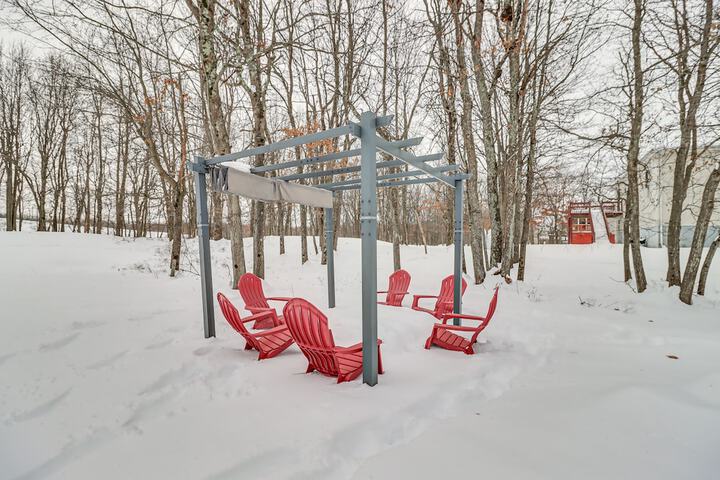 Long Pond Home w / Private Hot Tub & Game Room