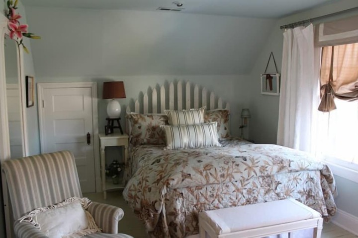 Room 33 of 40