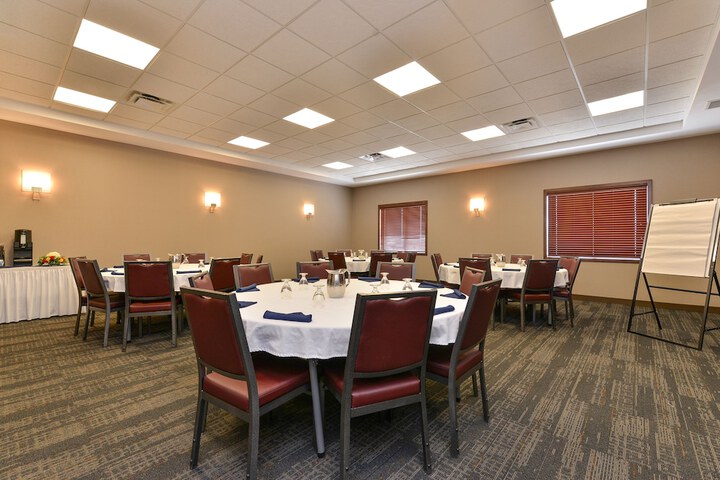 Ballroom/Hall 36 of 41