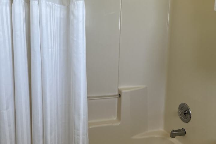 Room 25 of 118