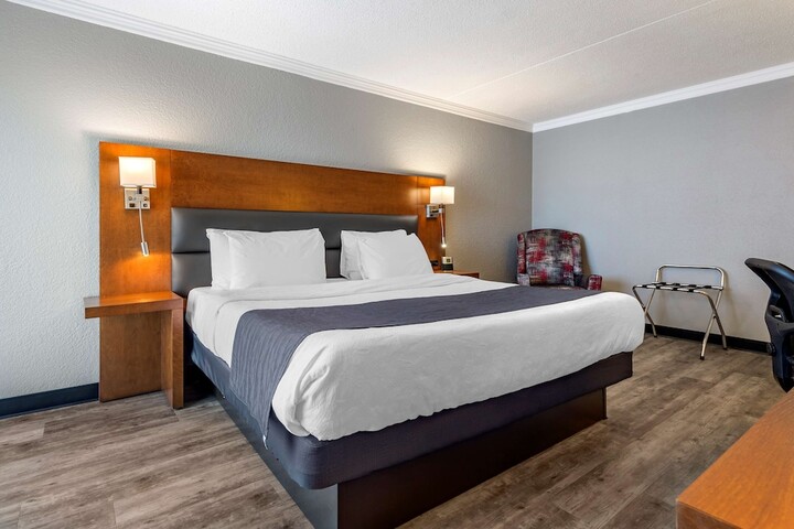 Room 32 of 53