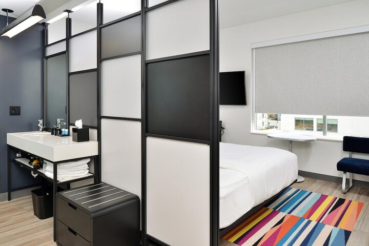 Room 25 of 58