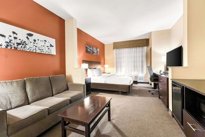 Room 32 of 60