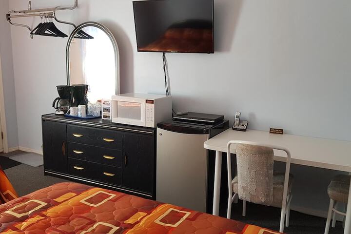 Room 28 of 33