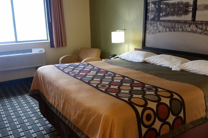 Super 8 by Wyndham Wheeling WV