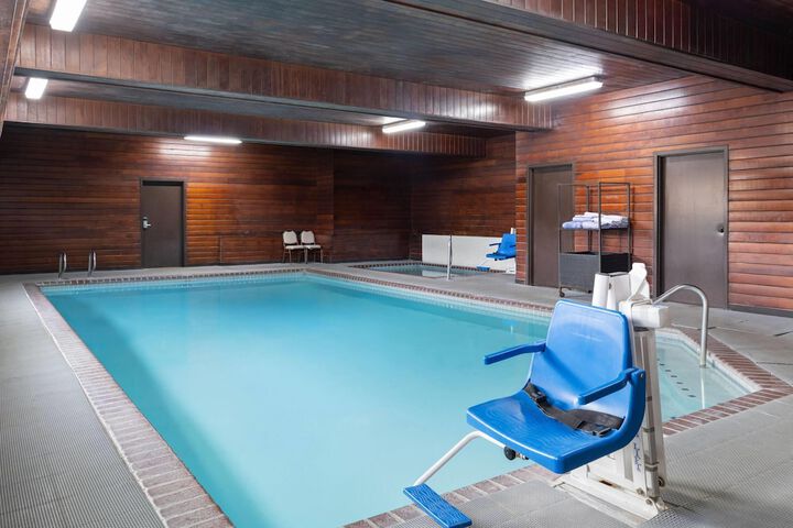 Super 8 by Wyndham Baker City