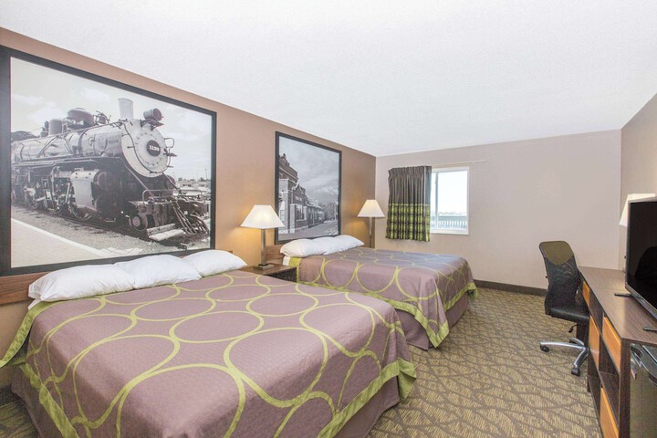 Super 8 by Wyndham Belleville