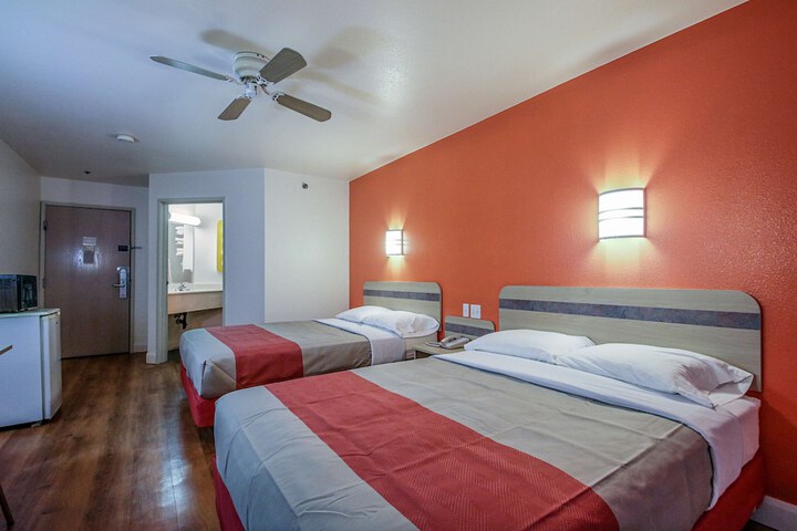 Room 21 of 32