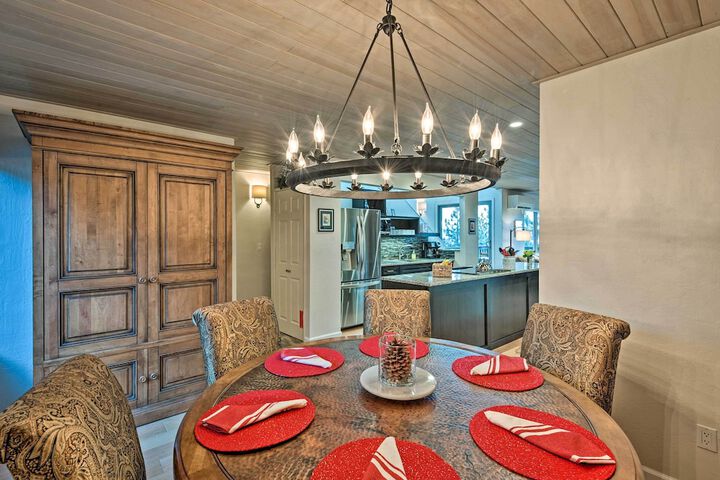 2 Mi to Heavenly Mountain: Tahoe Retreat w / Views