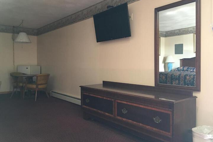 Knotty Pine Motel