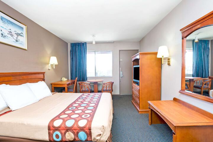 Room 4 of 13