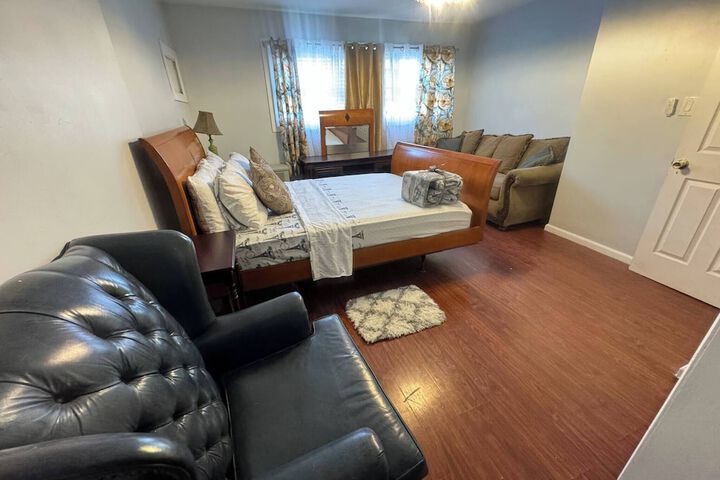 Huge 3 Bedrooms Apt 15 Minutes to NY City