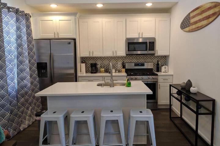 Lux 3 Bd - Perfect & Parking & Massive Patio