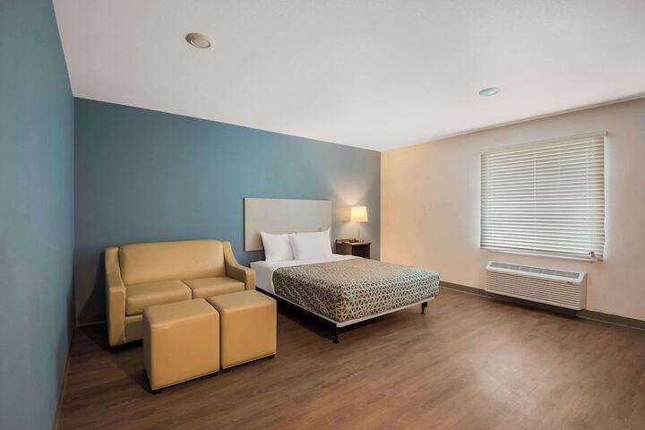 WoodSpring Suites Bellflower - Los Angeles