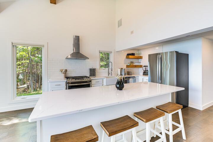 Waterfront Roque Bluffs Hideaway w / Private Beach