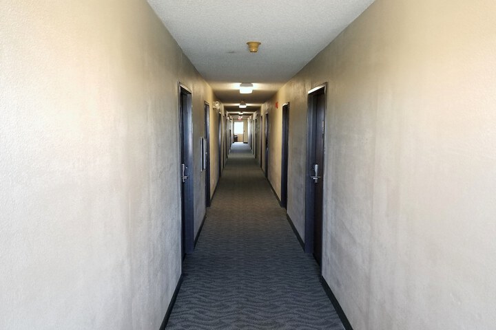 Ballroom/Hall 33 of 34