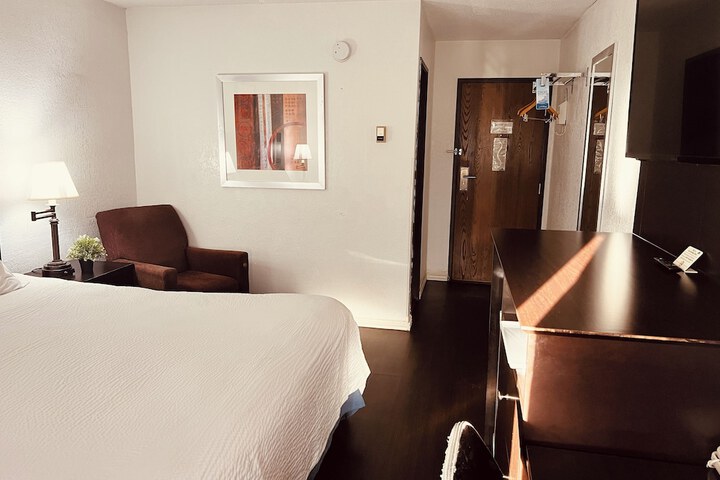 Room 70 of 95