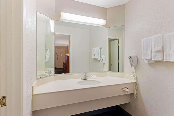 Room 14 of 29
