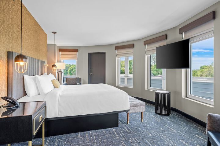 Beacon Suites Hotel