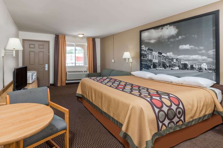 Room 25 of 62
