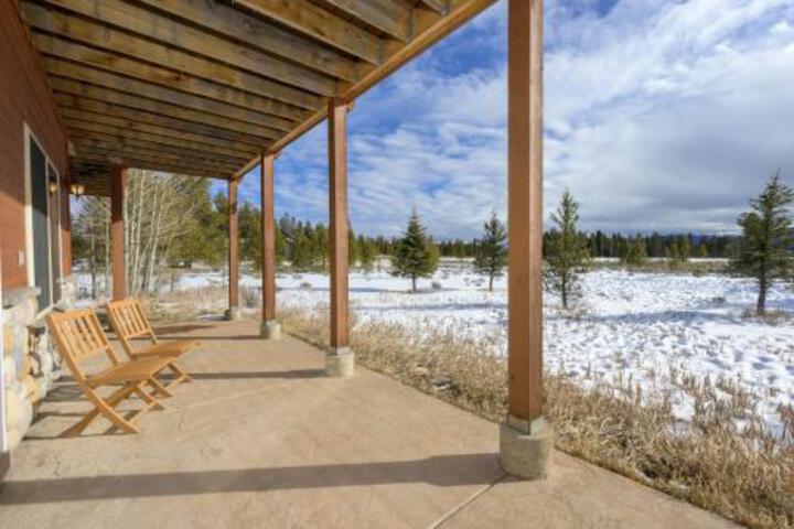 Mountain Peak 3.5 Bathrooms Home